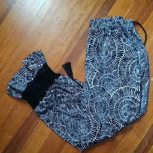 Robert Louis Black and White cropped pant